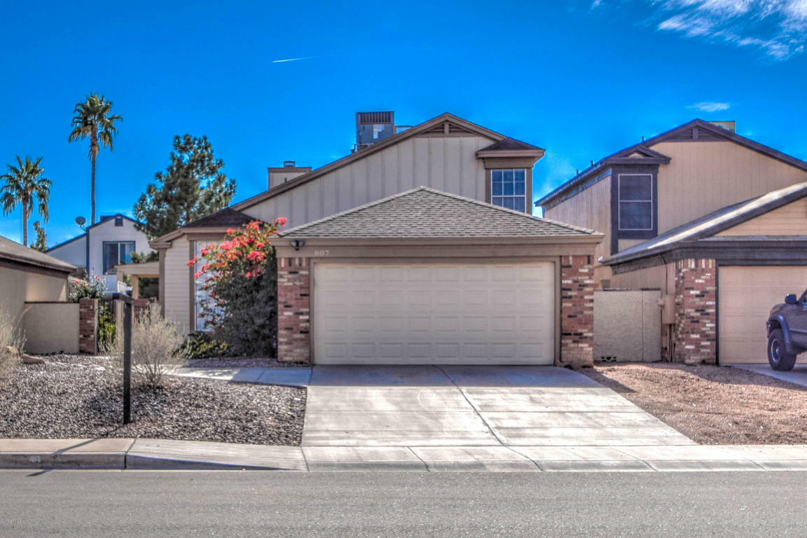 Property Photo: 807 E Calle Del Norte Street AZ 85225