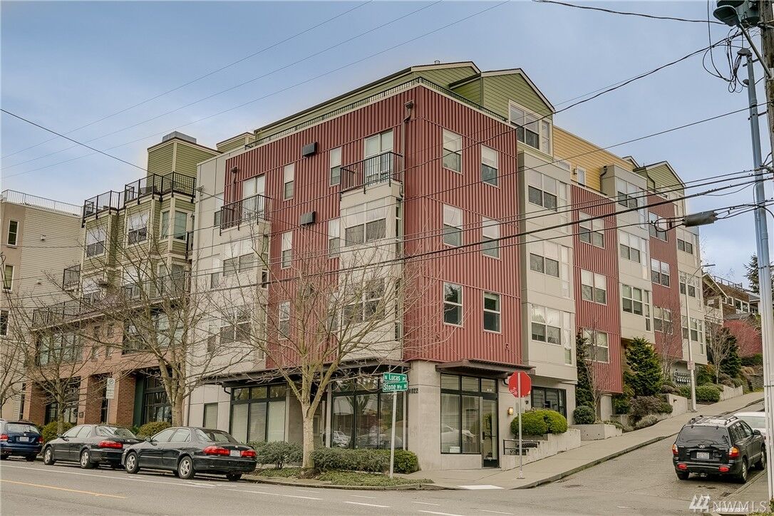 Property Photo: 4022 Stone Wy N 303 WA 98103