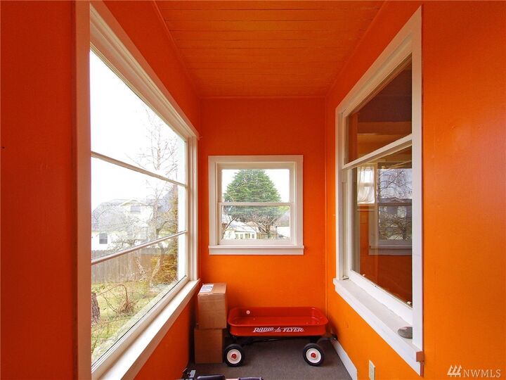 Property Photo:  1022 W 9th St  WA 98363 