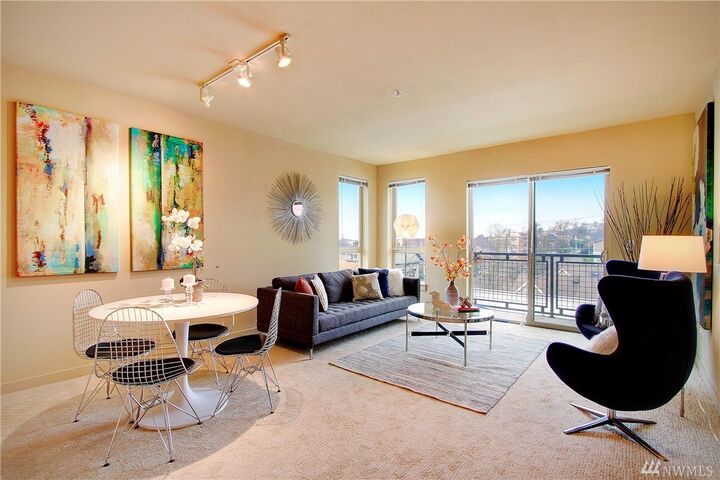 Property Photo:  1410 E Pine St 411  WA 98122 