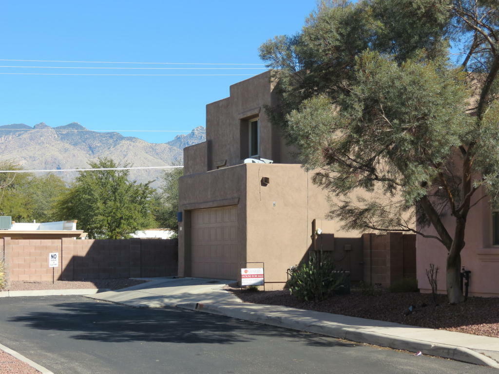 Property Photo:  2940 N Cardell Circle  AZ 85712 