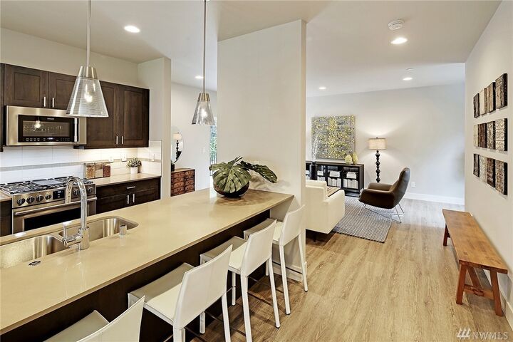 Property Photo: 18236 73rd Ave NE 101 WA 98028