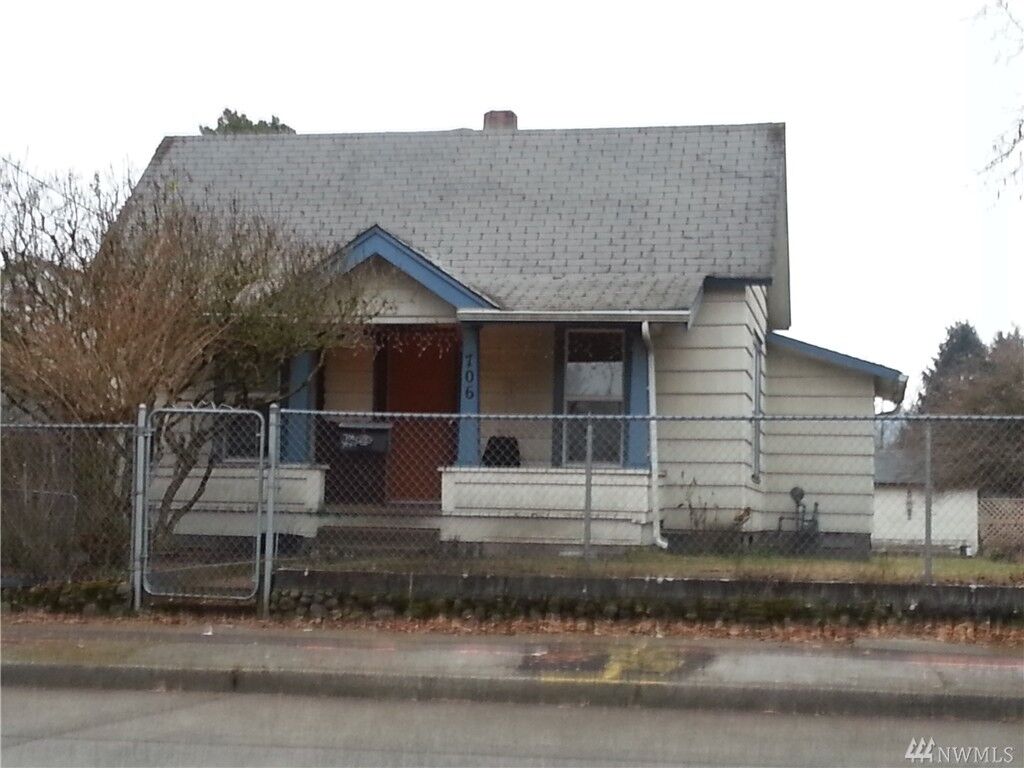 Property Photo:  706 Yew St  WA 98531 