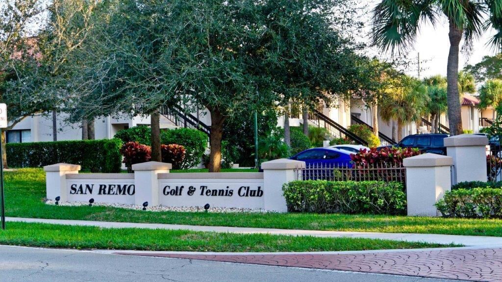 Property Photo:  5151 W Club Circle 102  FL 33487 