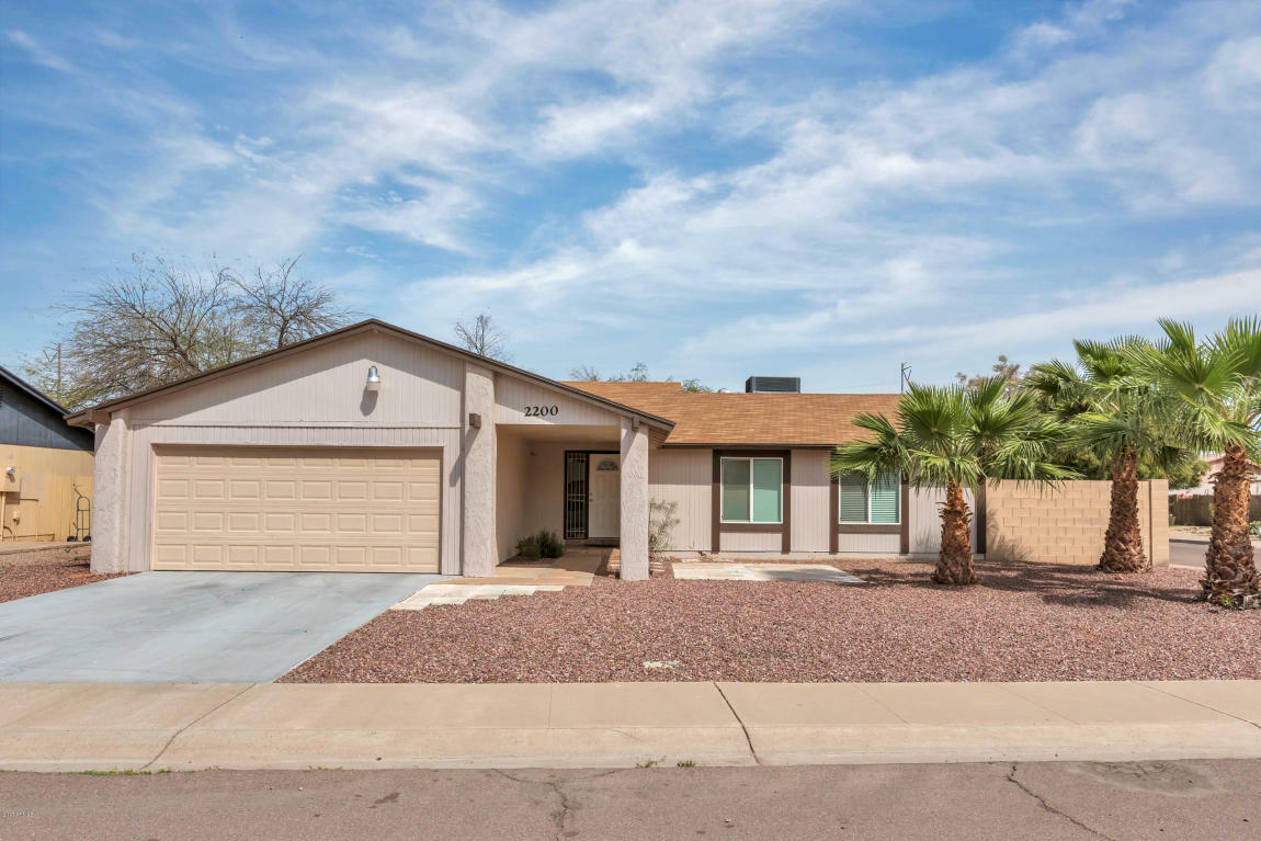 Property Photo: 2200 W Straford Drive AZ 85224