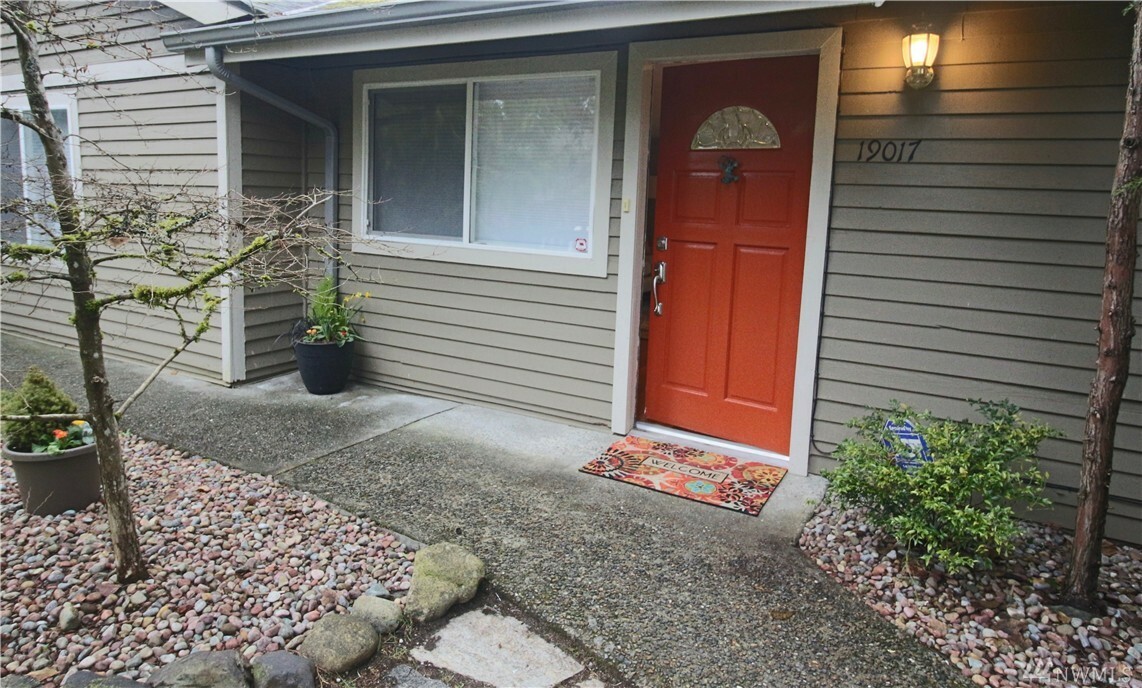 Property Photo:  19017 Lago Place NE  WA 98155 