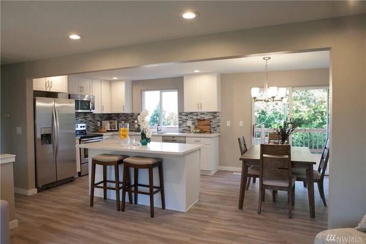 Property Photo:  1612 S 254th Place  WA 98198 