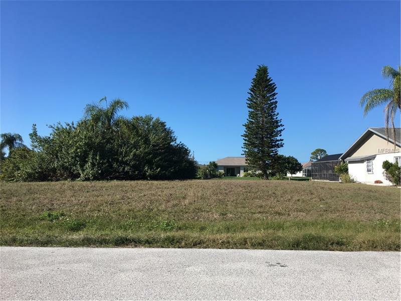 Property Photo:  170 Mark Twain Lane  FL 33947 