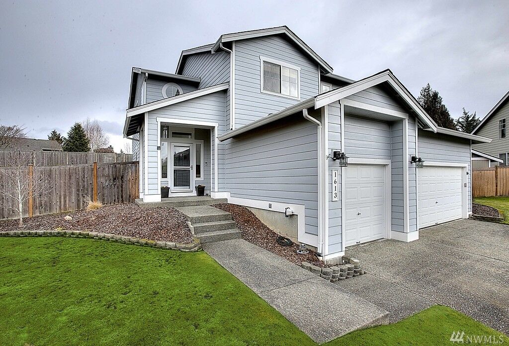Property Photo: 1613 34th St SE WA 98372