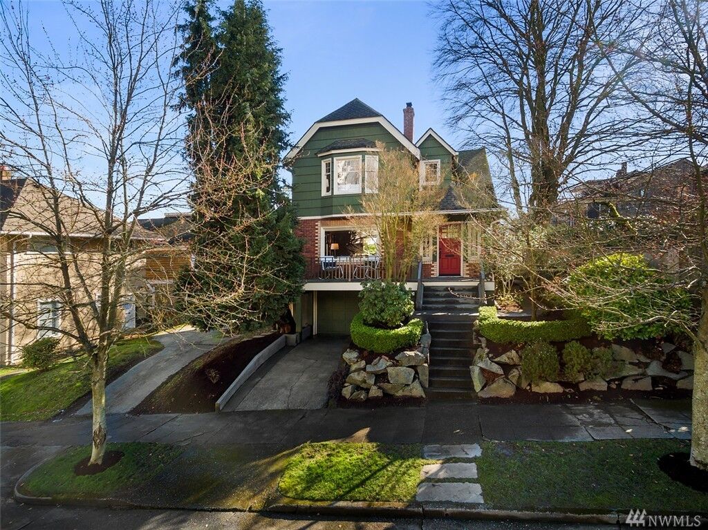 Property Photo:  1911 N 42nd St  WA 98103 