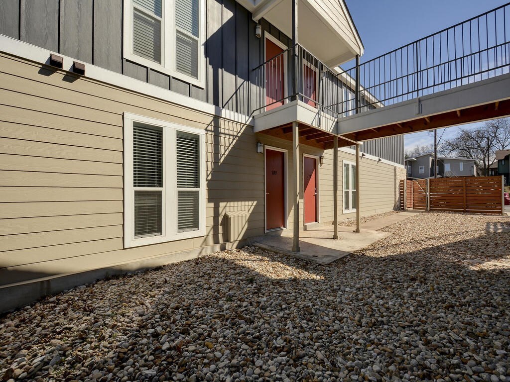 Property Photo:  2512 Durwood Street 108  TX 78704 