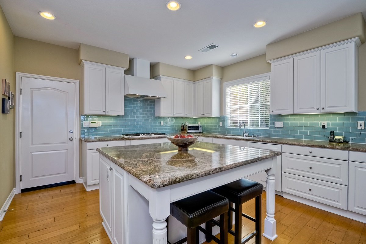 Property Photo: 6965 Ammonite CA 92009