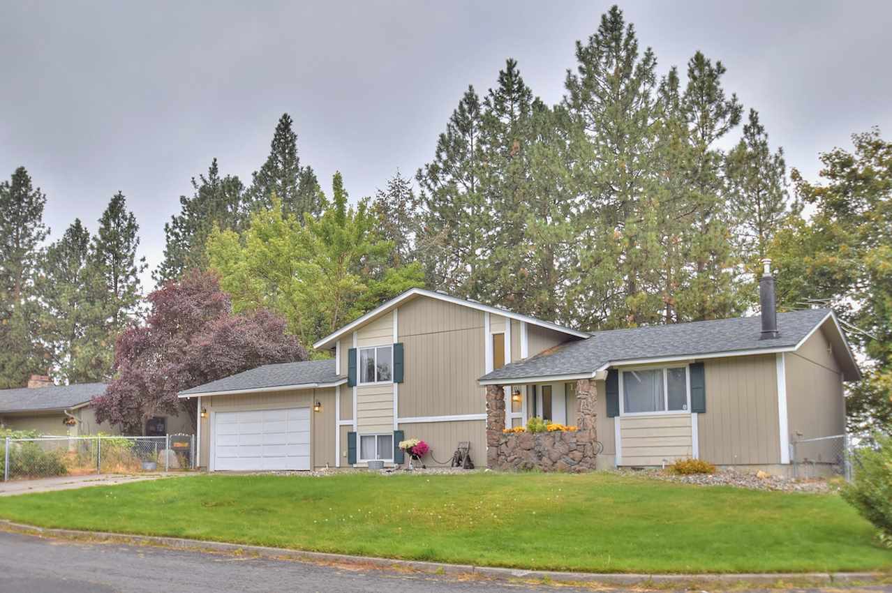 Property Photo:  11807 N King Arthur Ct  WA 99218 