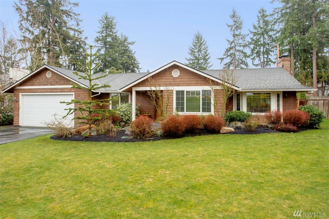 Property Photo:  2748 70th Ave SE  WA 98040 