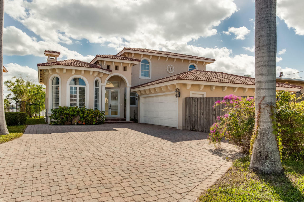 Property Photo:  3 Lakeside Palms Court  FL 33460 