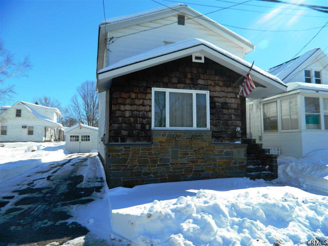 19 Weymouth Street  Colonie NY 12205 photo