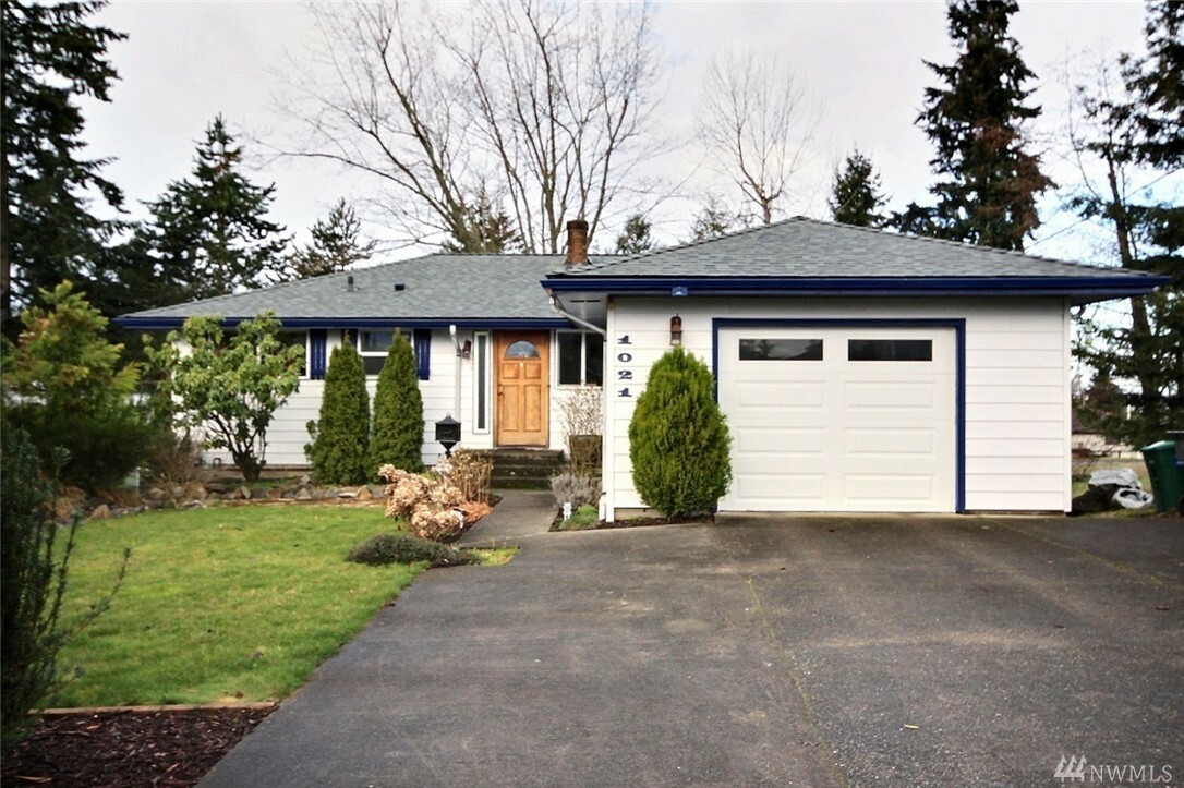 Property Photo:  1021 Olympia Ave NE  WA 98056 