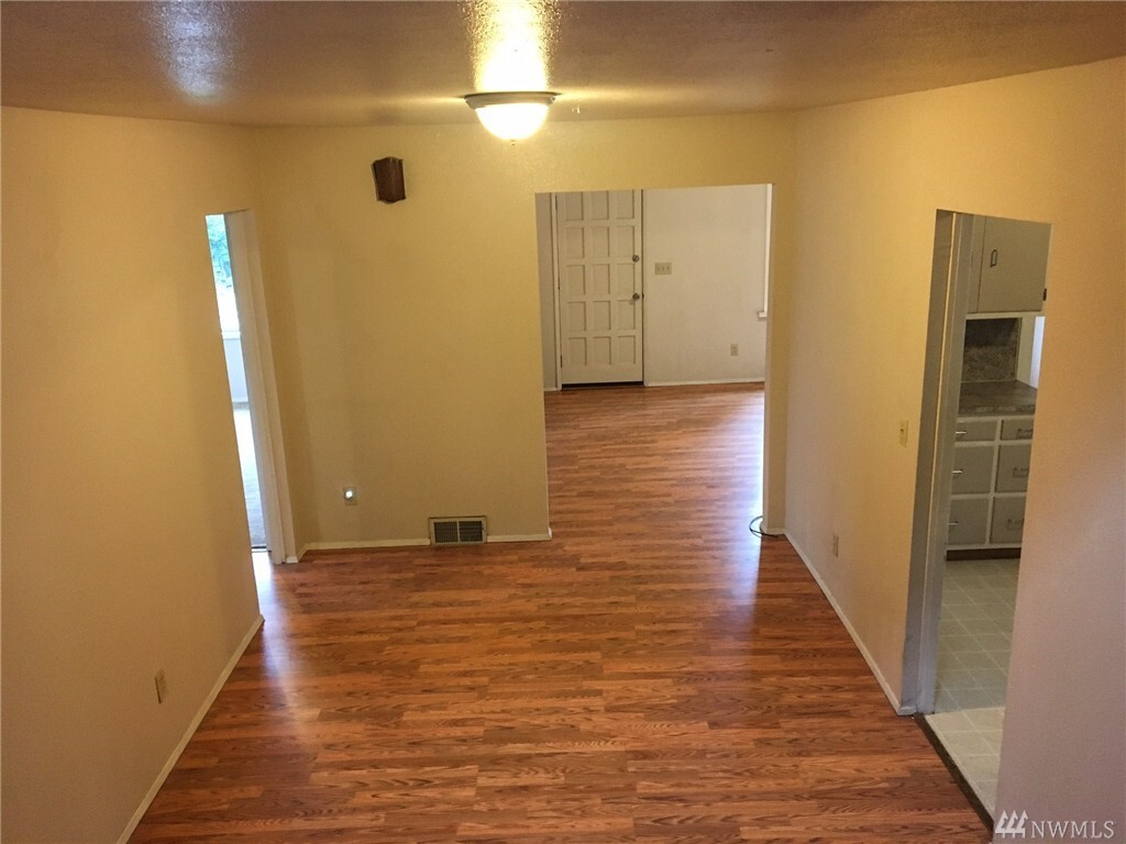 Property Photo: 811 N 18th St WA 98273