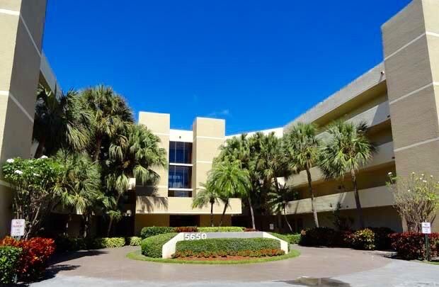 Property Photo:  5650 Camino Del Sol 100  FL 33433 