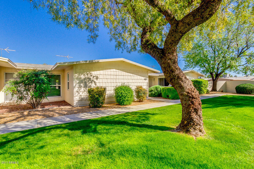 Property Photo:  10585 W Palmeras Drive F  AZ 85373 