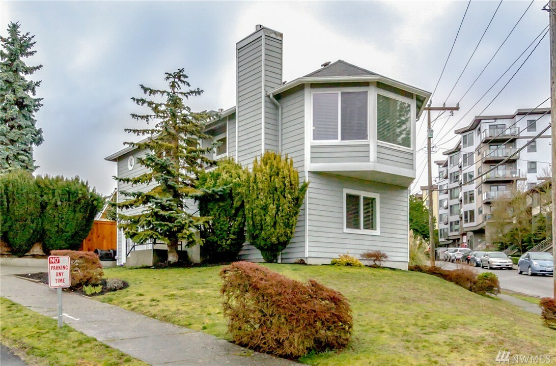 Property Photo: 4980 Lewis Place SW WA 98116