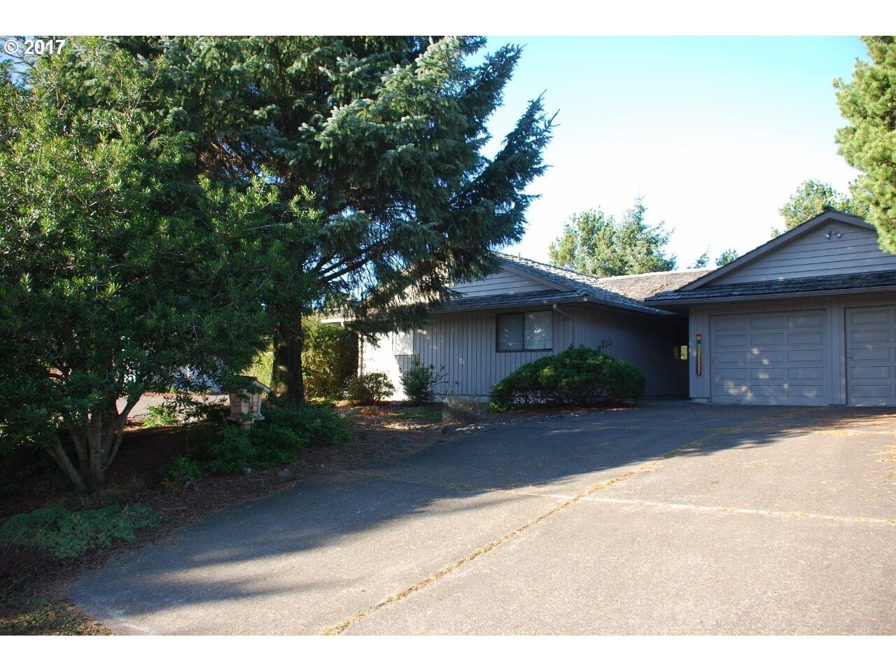 Property Photo: 923 Lakeview Dr OR 97130