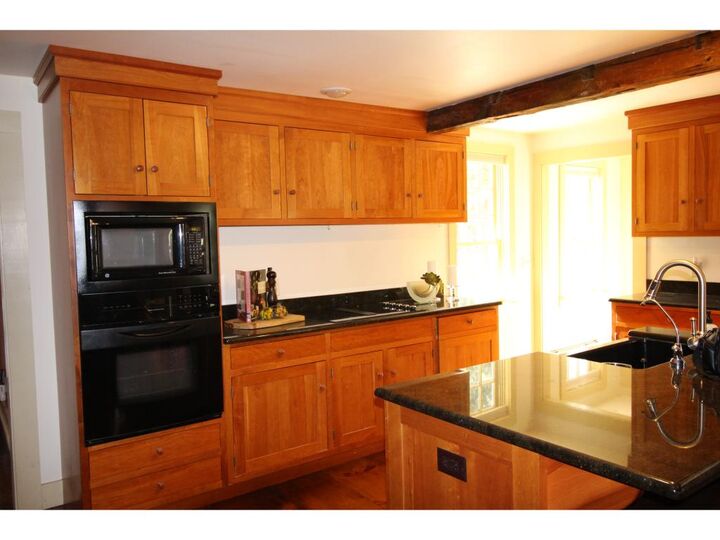 Property Photo:  84 Amherst St  NH 03031 