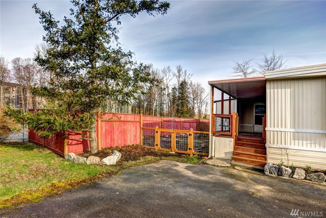 Property Photo: 1200 Lincoln 405 WA 98229