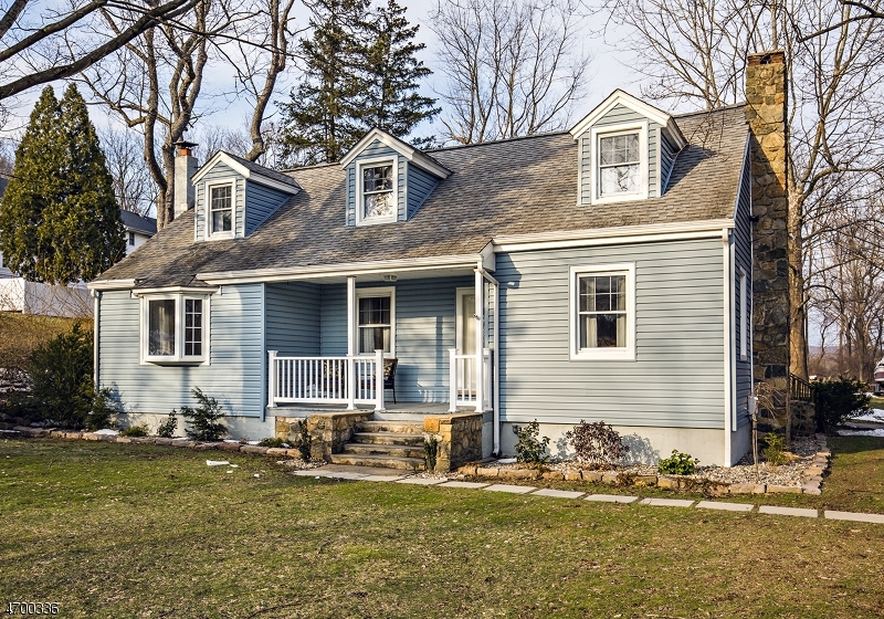 Property Photo:  4 Hoffmans Crossing Rd  NJ 07830 