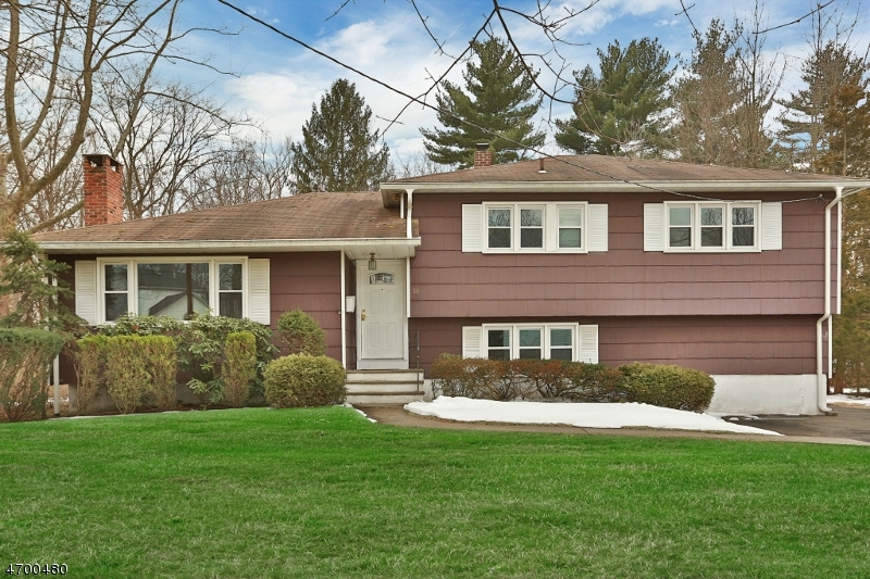 Property Photo:  11 Coles Ct  NJ 07661 