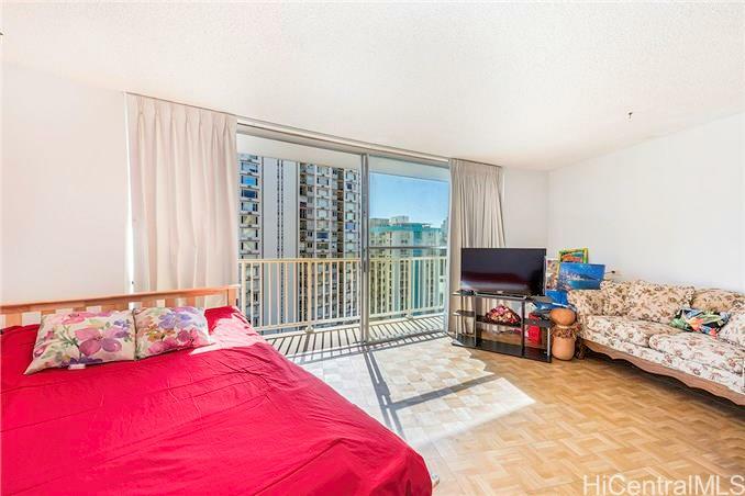 Property Photo:  750 Amana Street 1407  HI 96814 