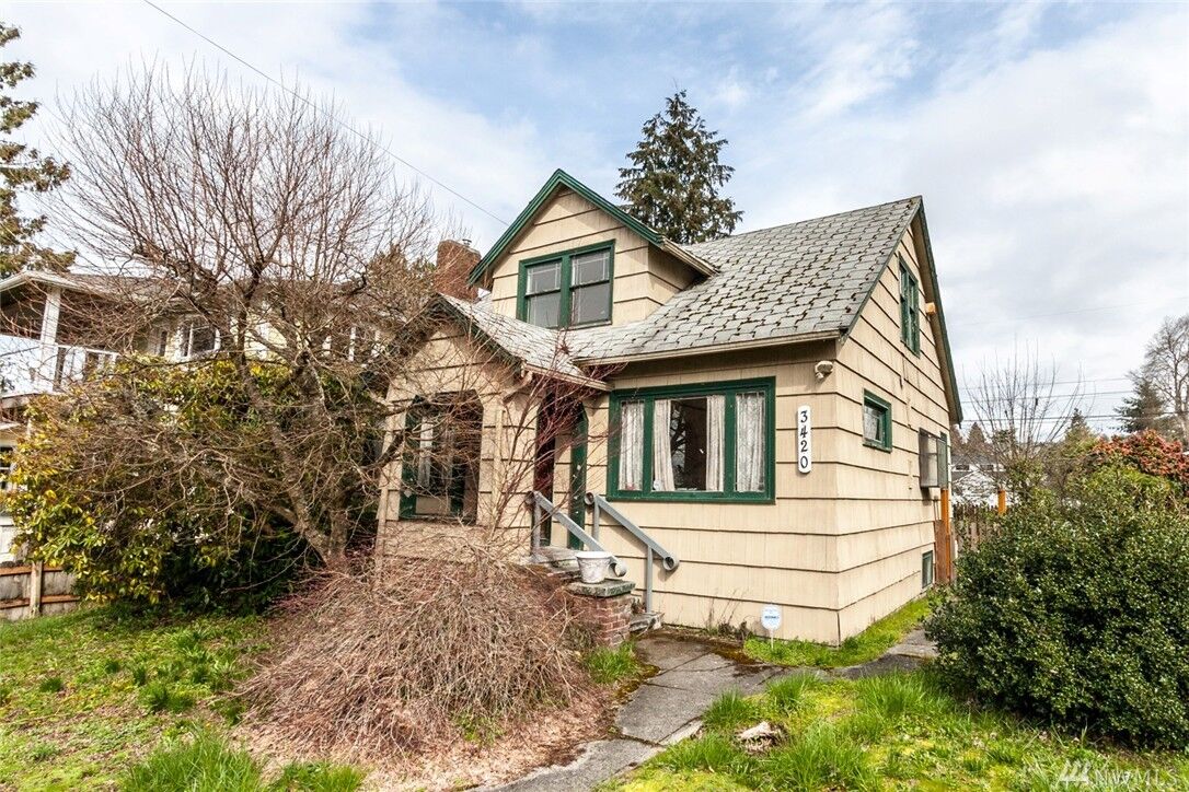 Property Photo: 3420 45th Ave SW WA 98116