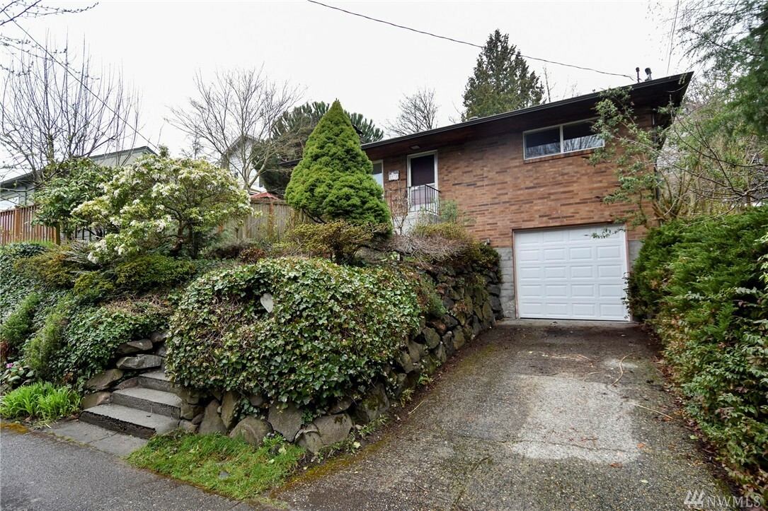 Property Photo:  7511 Ravenna Ave NE  WA 98115 