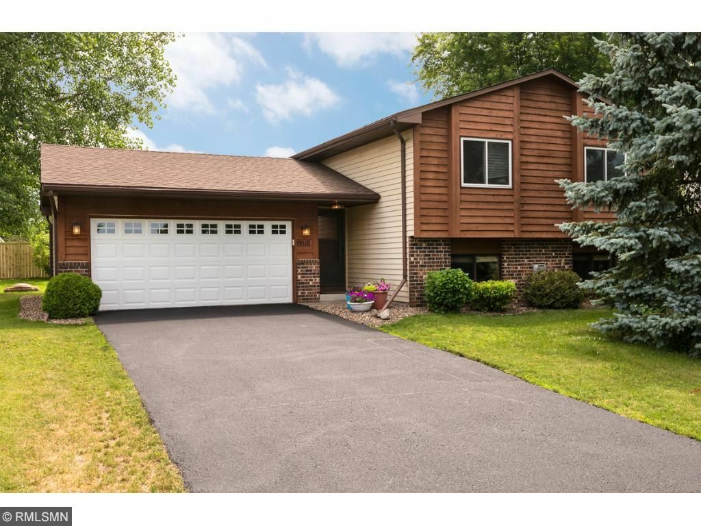 Property Photo: 19110 Estate Avenue MN 55024