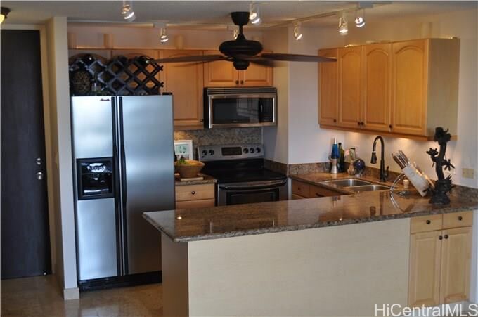 Property Photo:  411 Hobron Lane 1904  HI 96815 