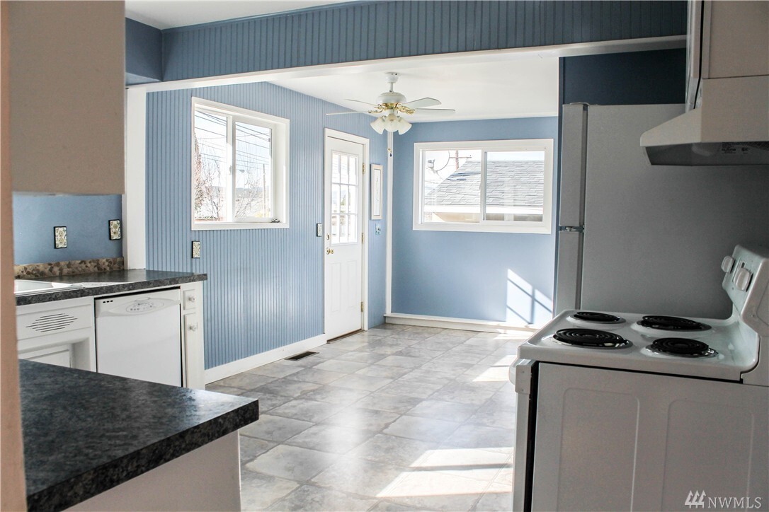 Property Photo: 1110 Linwood Ave WA 98801