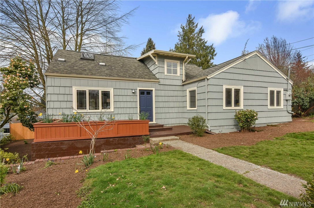 Property Photo: 10345 Ashworth Ave N WA 98133