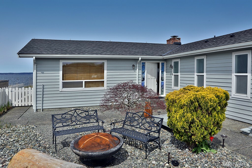 Property Photo: 142 Lake Ave WA 98249