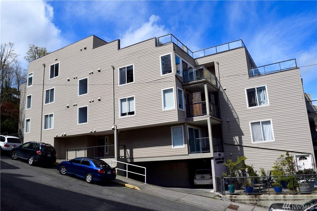 Property Photo:  3022 SW Bradford St 105  WA 98126 