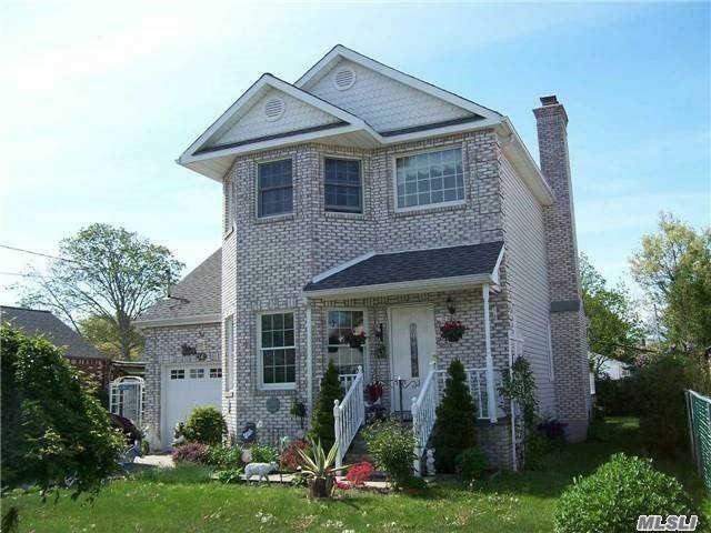 Property Photo:  14 Argyle Drive  NY 11967 