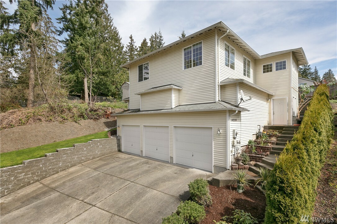 Property Photo:  4229 146th Place SW  WA 98087 