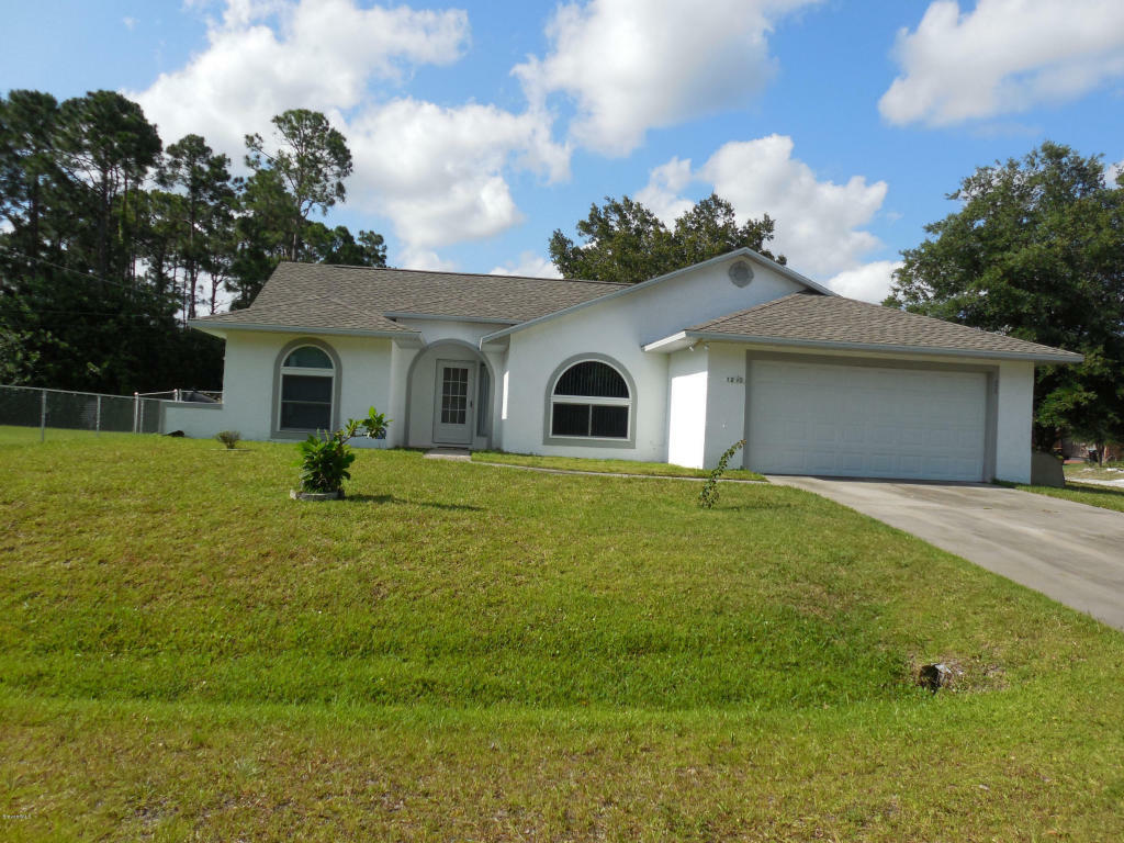 Property Photo:  1203 NW Giralda Circle  FL 32907 