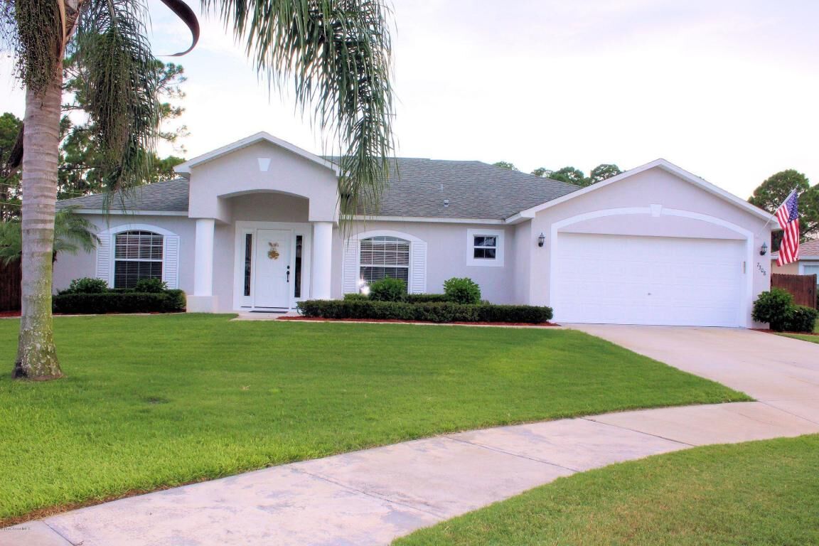 Property Photo: 7308 Crepe Myrtle Court FL 32927