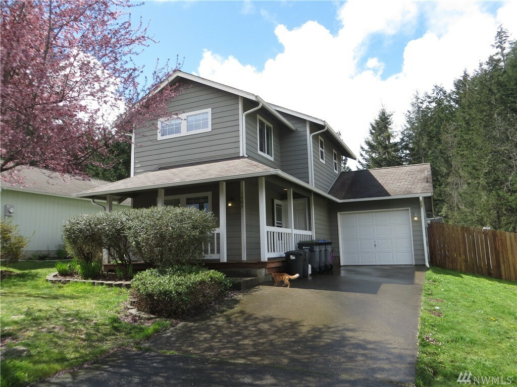 Property Photo: 1609 S 3rd St WA 98584