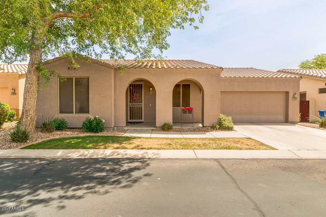 Property Photo:  2051 S Edgewater --  AZ 85209 