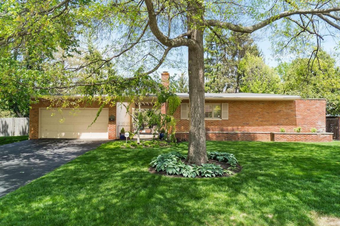 Property Photo: 2276 Hoxton Court OH 43220