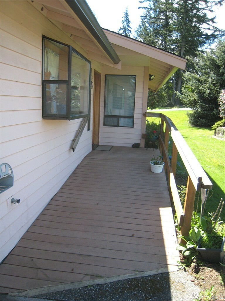 Property Photo:  3862 Levitt St  WA 98226 