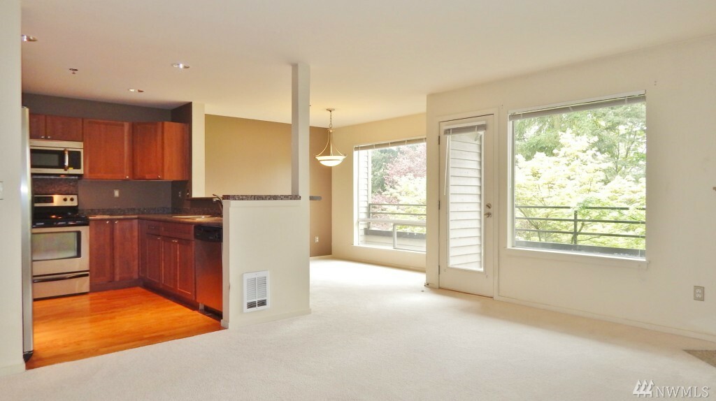 Property Photo: 3520 Lake Washington Blvd SE 101 WA 98006