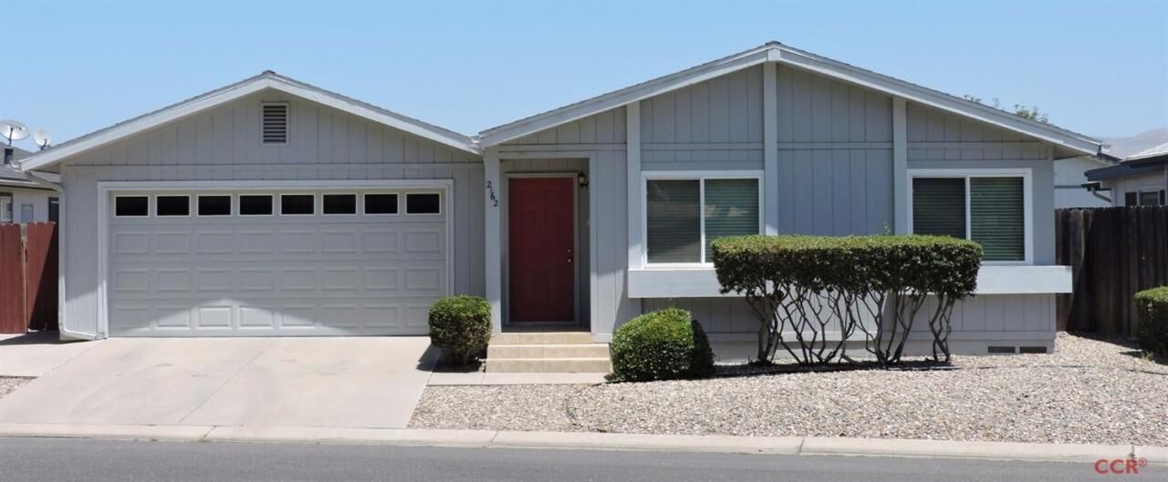 Property Photo:  2162 Avenida Redondo  CA 93458 