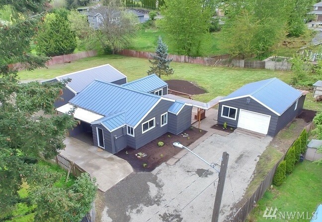 Property Photo:  606 11th Ave  WA 98354 